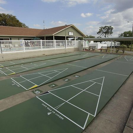 Clerbrook Golf & Rv Resort Caravan Park Clermont Exterior photo